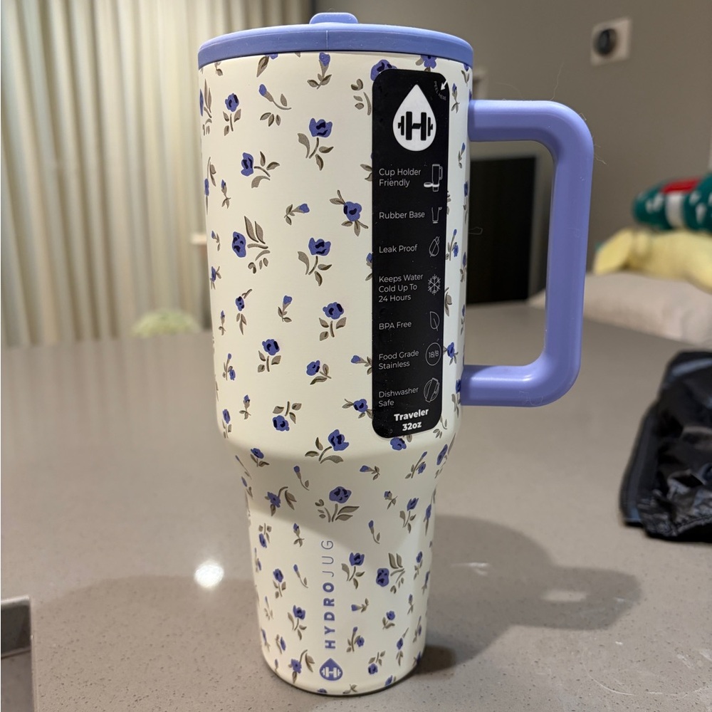 BNWT 32 oz Hydrojug Indigo Blossom Tumbler